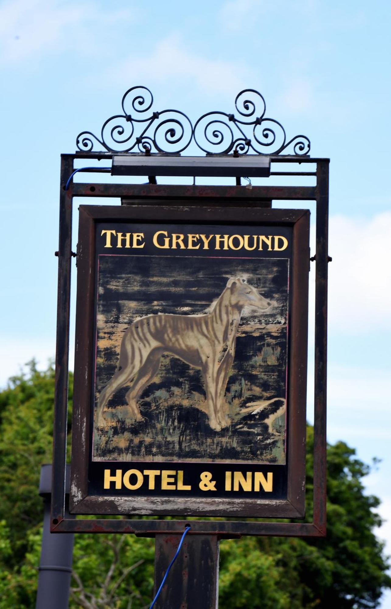 The Greyhound Inn And Hotel Usk Exterior foto