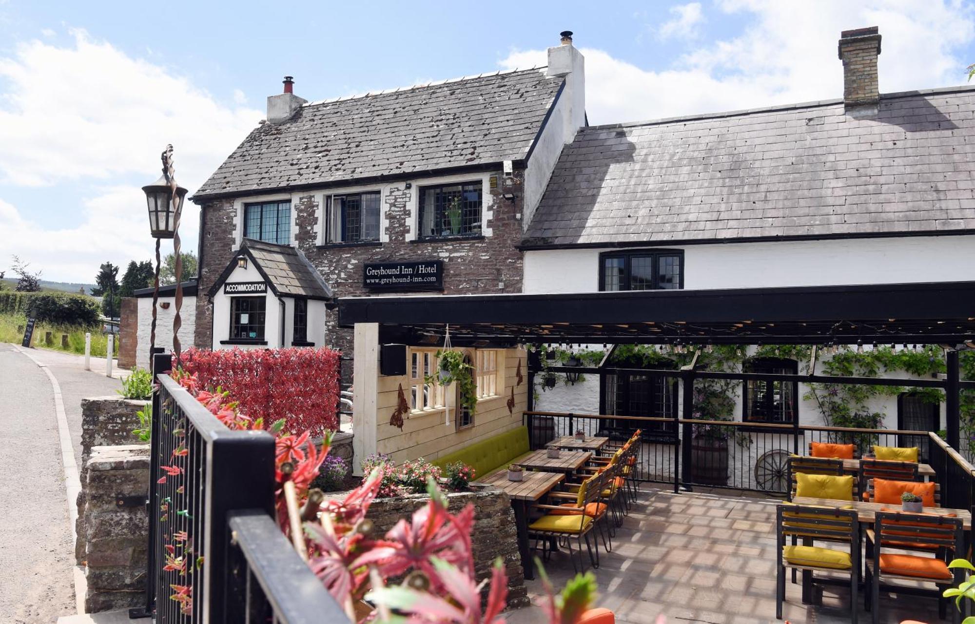 The Greyhound Inn And Hotel Usk Exterior foto